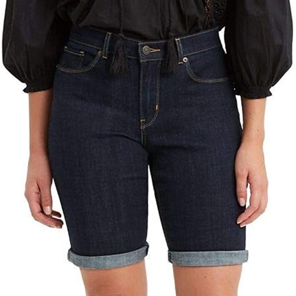 Levi’s Womens Bermuda Shorts in dark indigo Wash sz 26 - Picture 1 of 4